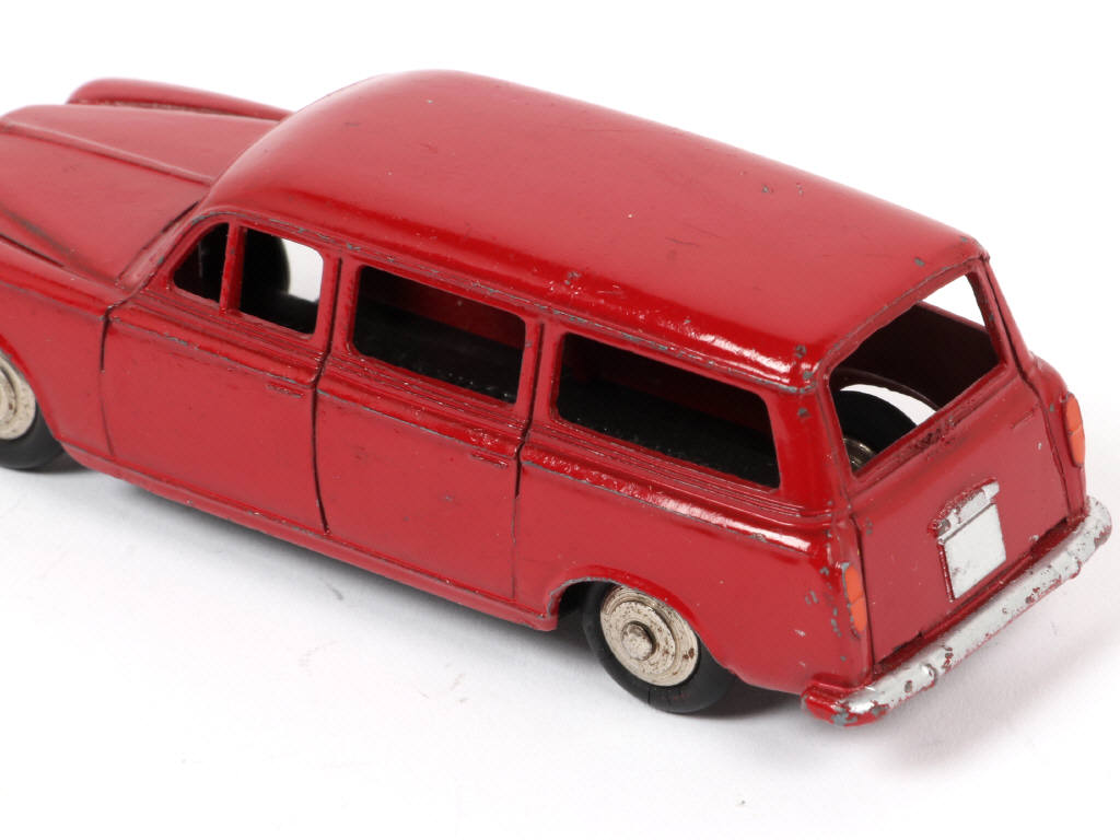 Lot 67 - DINKY TOYS (FRANCE) (1)