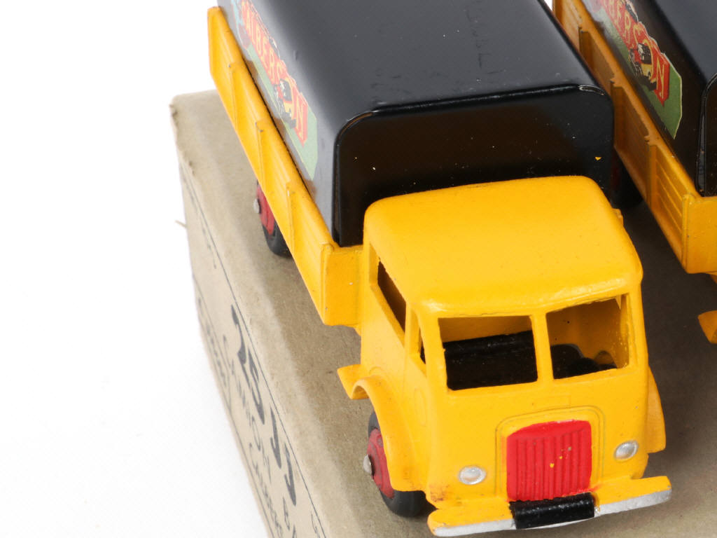 Lot 97 - DINKY TOYS (FRANCE) (7)