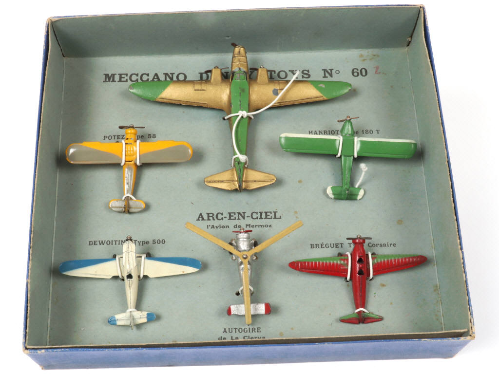 Lot 31 - DINKY TOYS (FRANCE) (7)