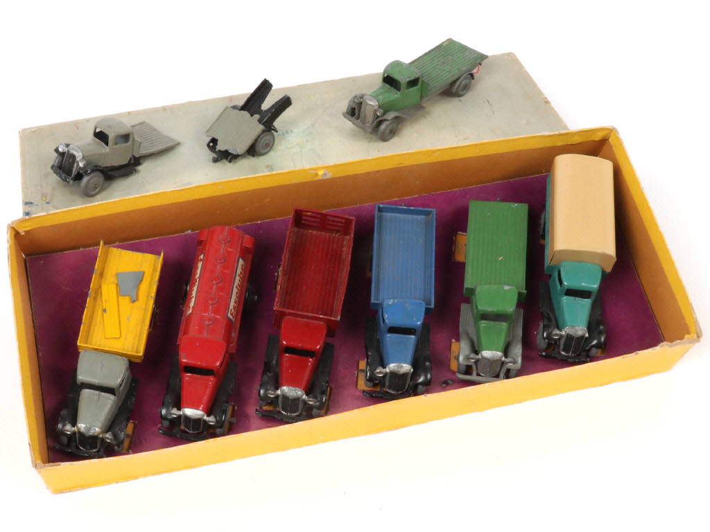 Lot 96 - DINKY TOYS (FRANCE) (1)