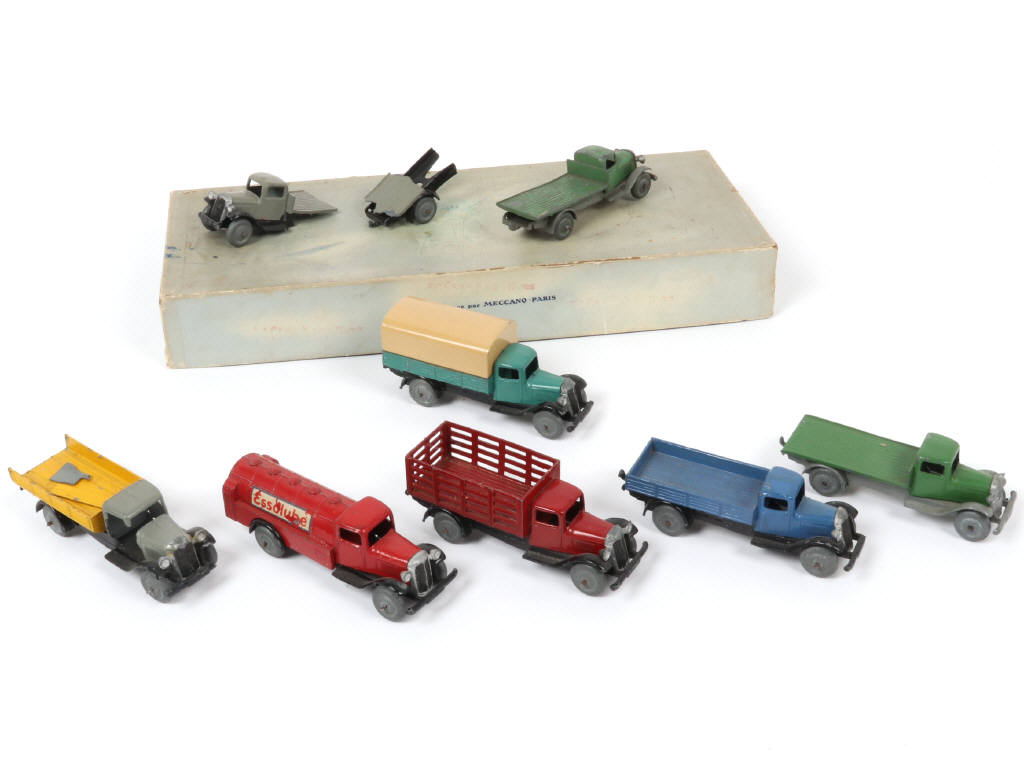 Lot 96 - DINKY TOYS (FRANCE) (1)