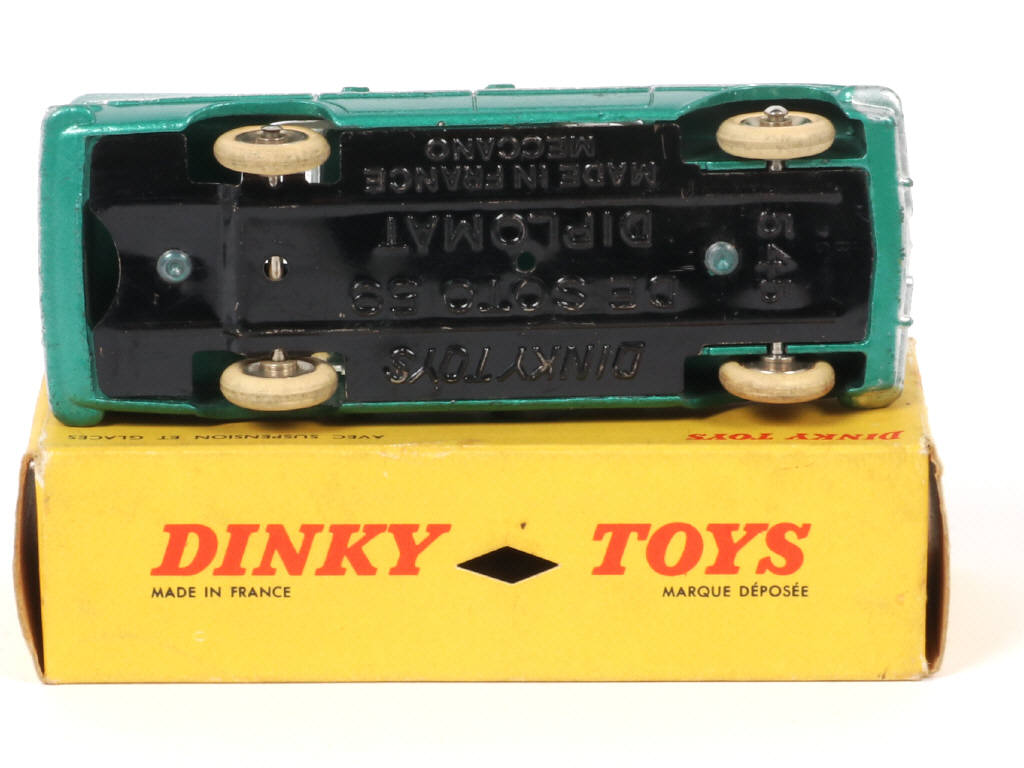 Lot 93 - DINKY TOYS (FRANCE) (1)