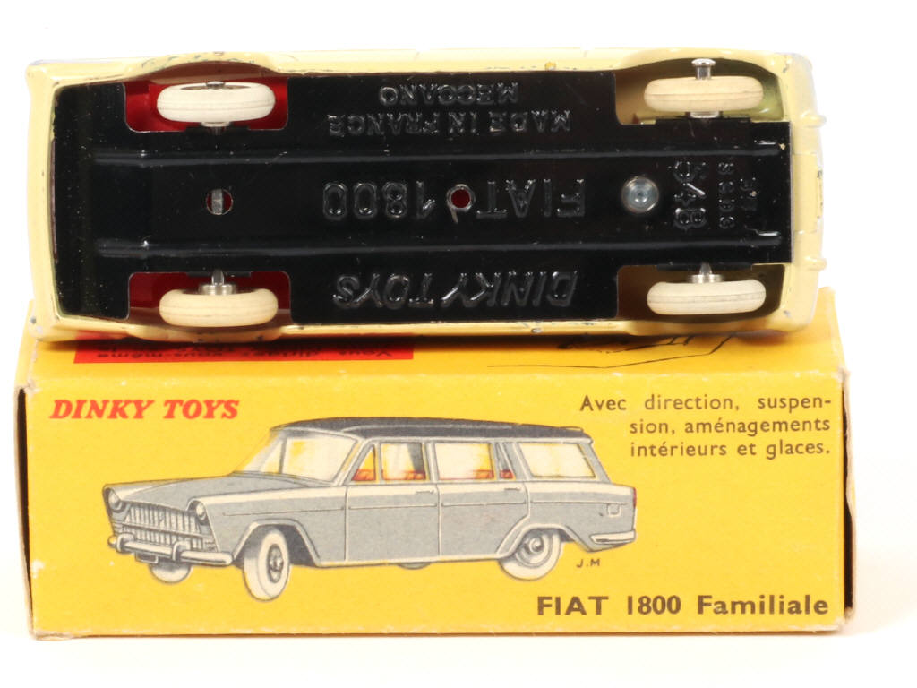 Lot 82 - DINKY TOYS (FRANCE) (1)