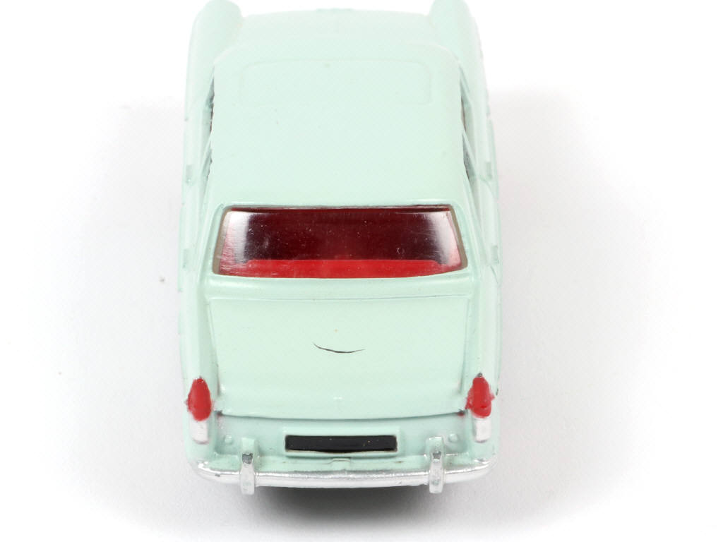 Lot 69 - DINKY TOYS (FRANCE) (1)
