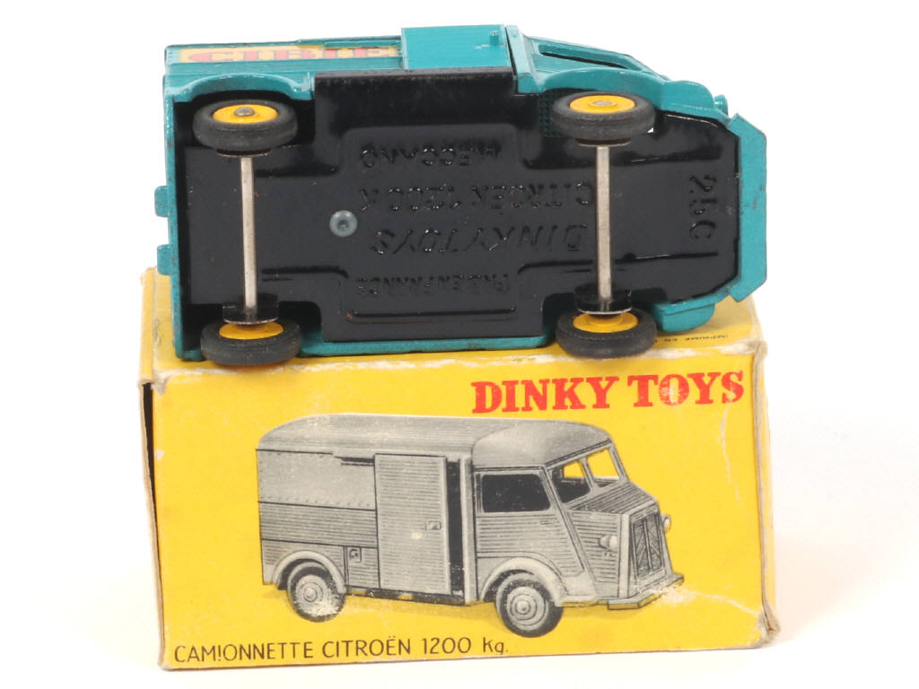 Lot 104 - DINKY TOYS (FRANCE) (1)