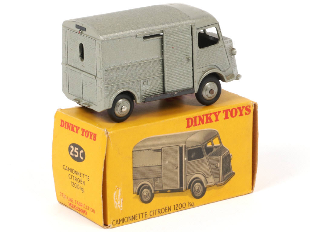 Lot 102 - DINKY TOYS (FRANCE) (1)