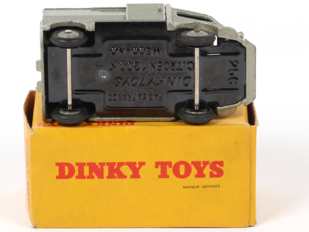 Lot 102 - DINKY TOYS (FRANCE) (1)