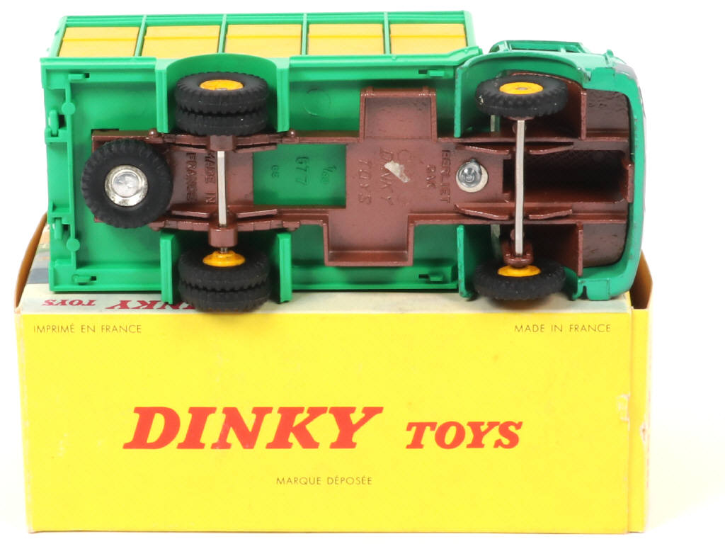 Lot 114 - DINKY TOYS (FRANCE) (1)
