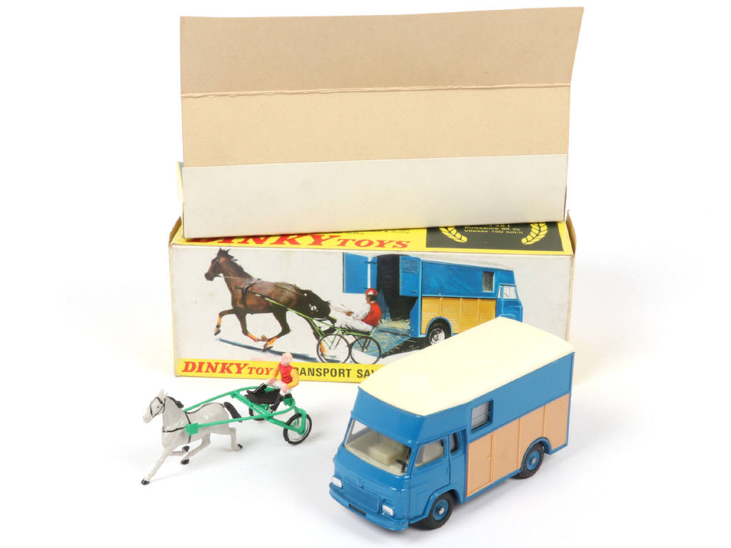 Lot 112 - DINKY TOYS (FRANCE) (1)