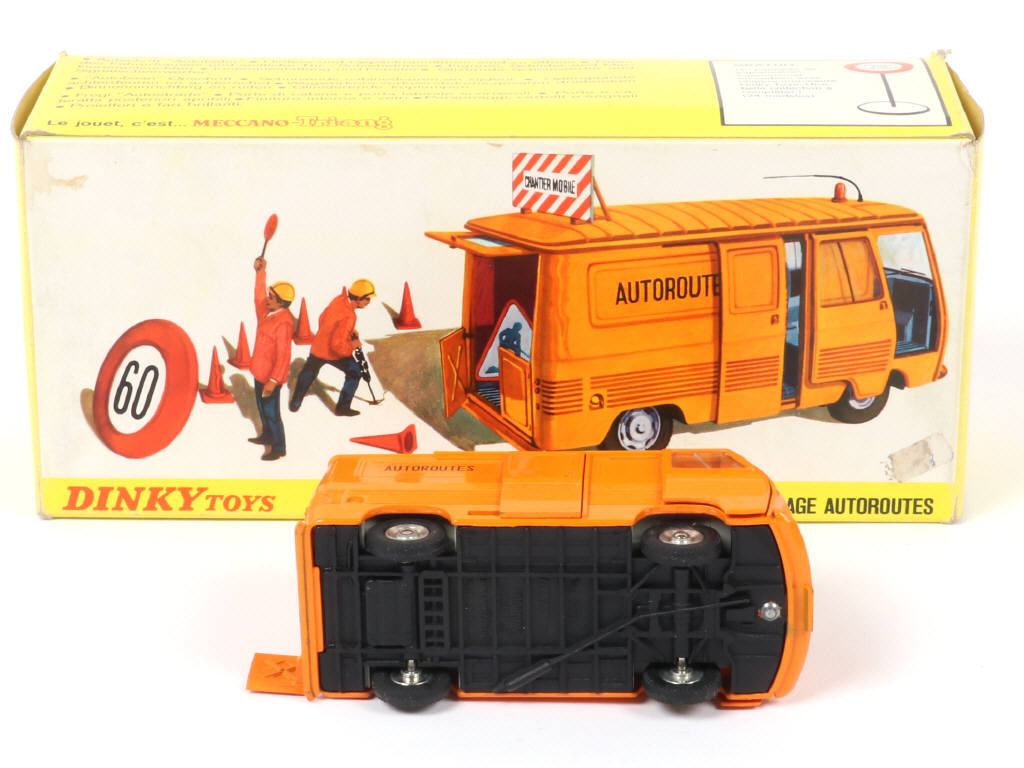 Lot 110 - DINKY TOYS (FRANCE) (1)