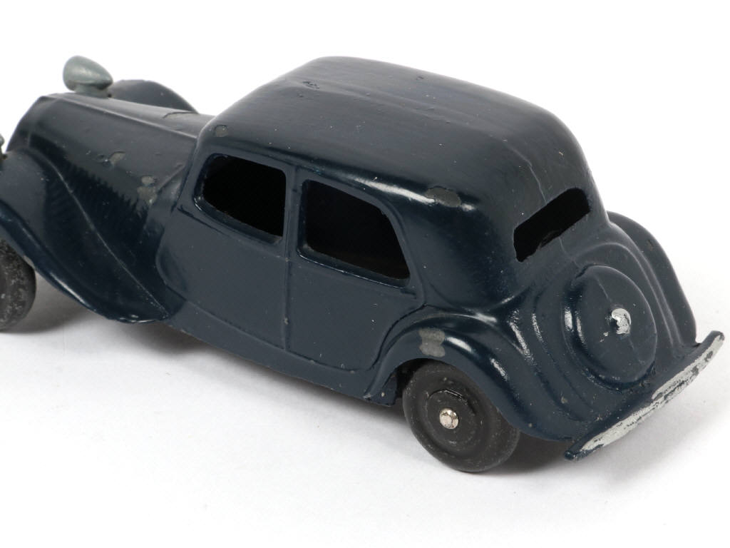 Lot 35 - DINKY TOYS (FRANCE) (1)