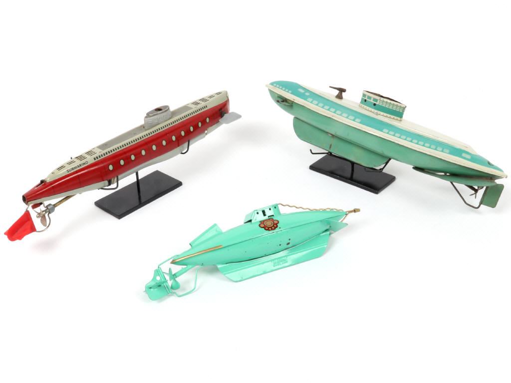 Lot 172 - DIVERS (3)