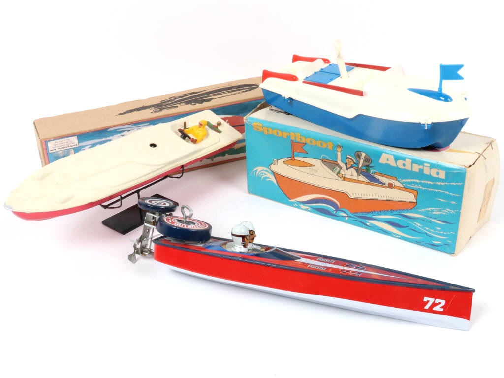 Lot 171 - DIVERS (3)