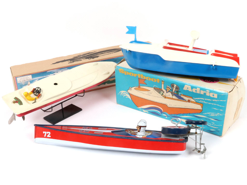 Lot 171 - DIVERS (3)