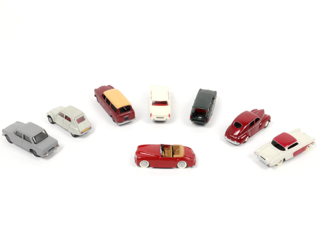 Lot 60 - DINKY TOYS (FRANCE) (8)