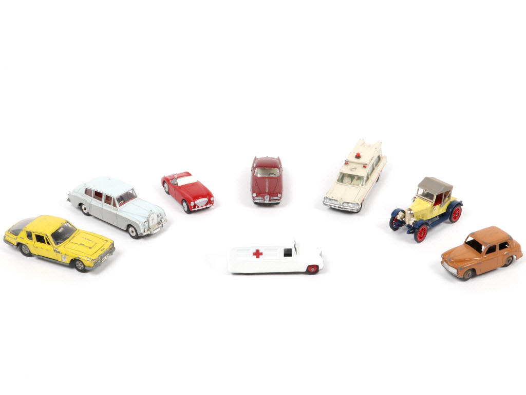 Lot 65 - DINKY TOYS (GB) (8)