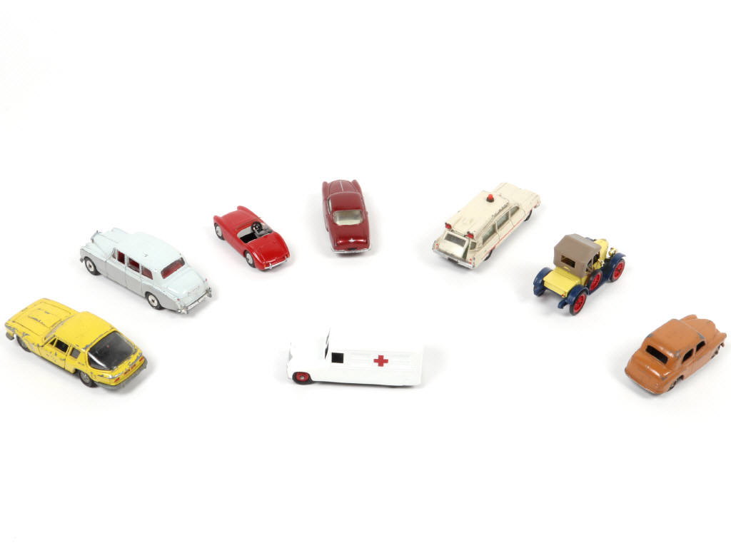 Lot 65 - DINKY TOYS (GB) (8)