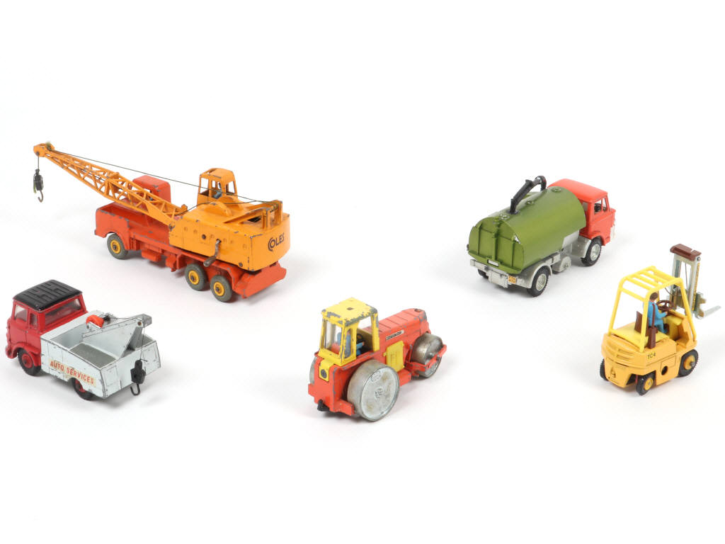 Lot 75 - DINKY TOYS (GB) (5)