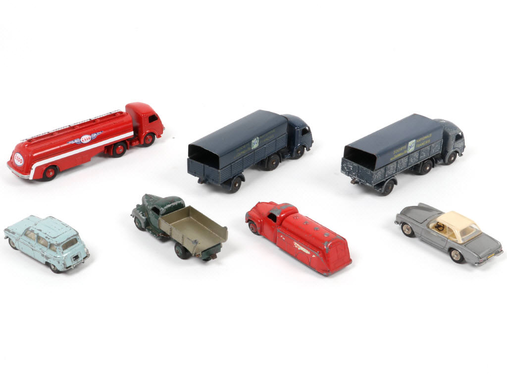 Lot 98 - DINKY TOYS (FRANCE) (7)