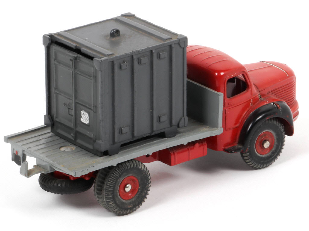 Lot 109 - DINKY TOYS (FRANCE) (1)
