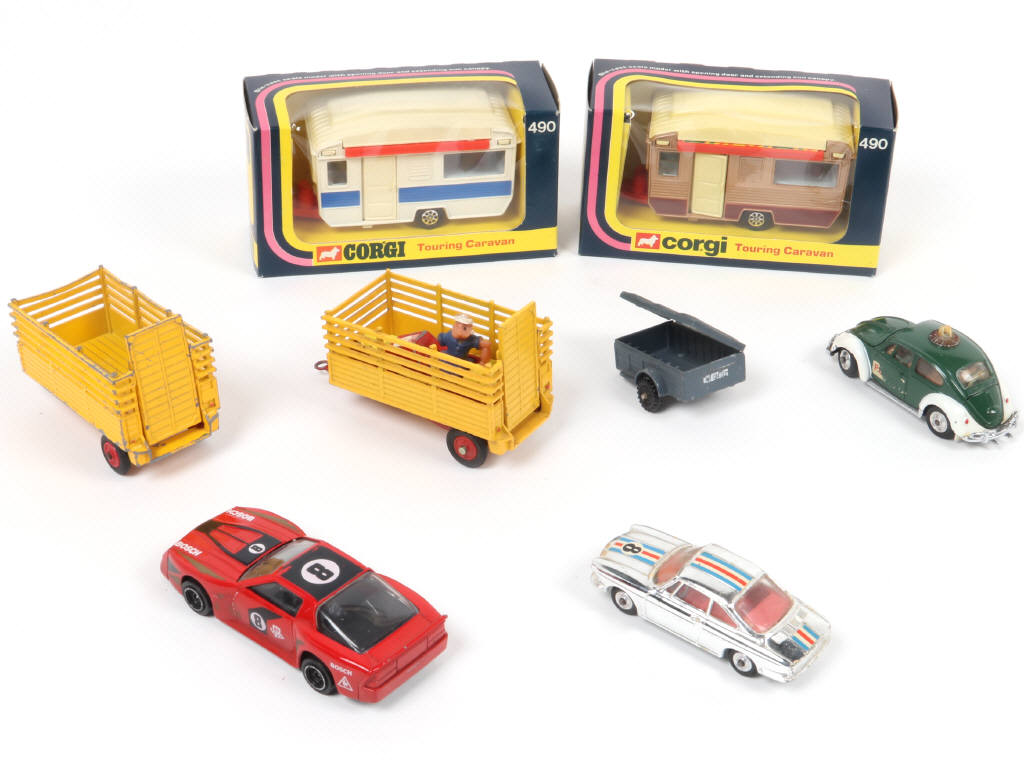 Lot 142 - CORGI TOYS (GB) (8)