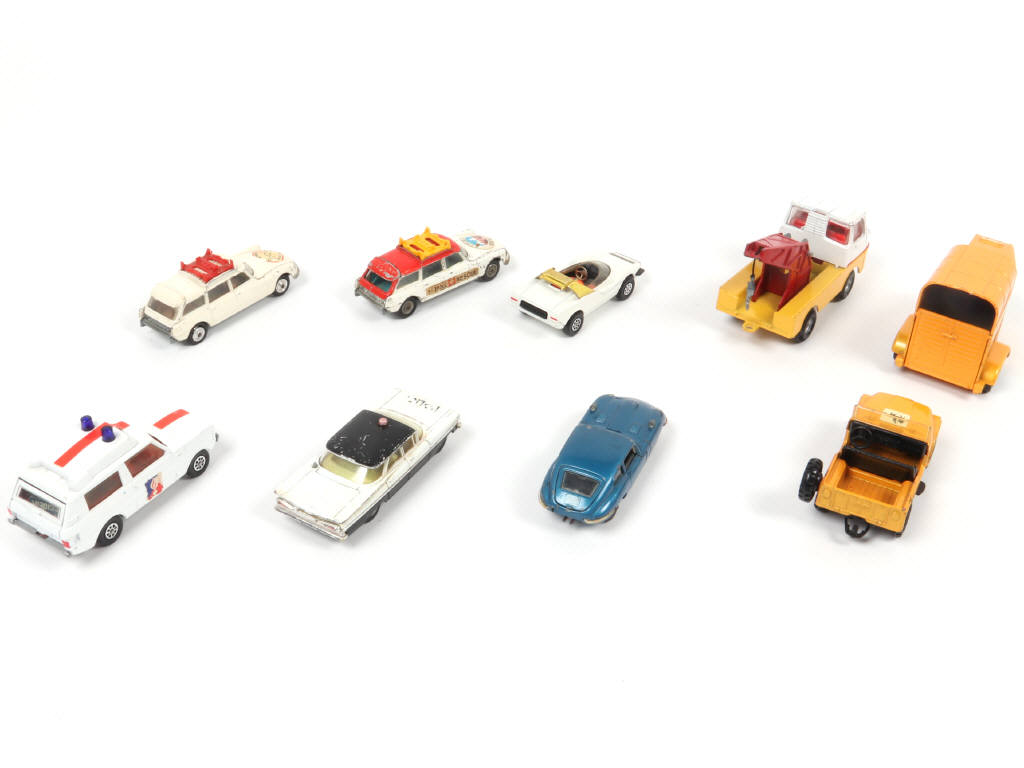 Lot 144 - CORGI TOYS (GB) (8)