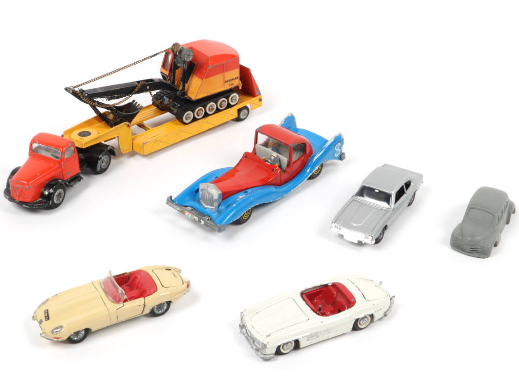 Lot 146 - DIVERS (7)