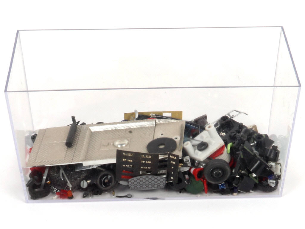 Lot 95 - DIVERS (8)