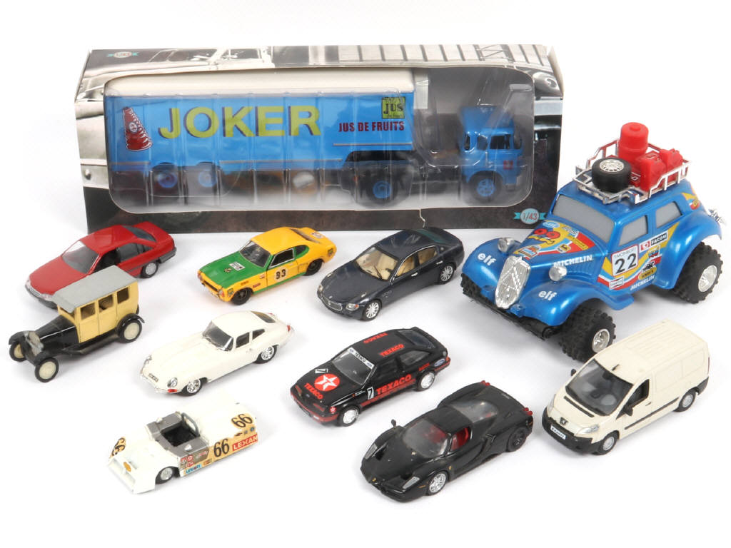 Lot 115 - DIVERS (11)