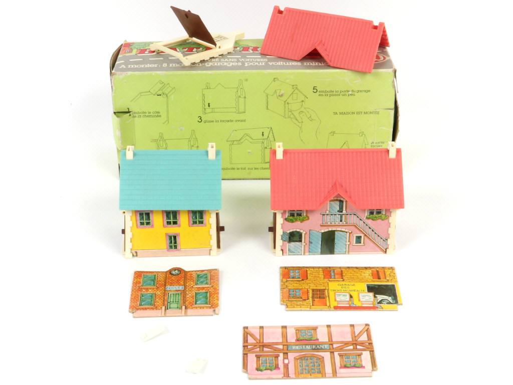 Lot 153 - DIVERS (24)