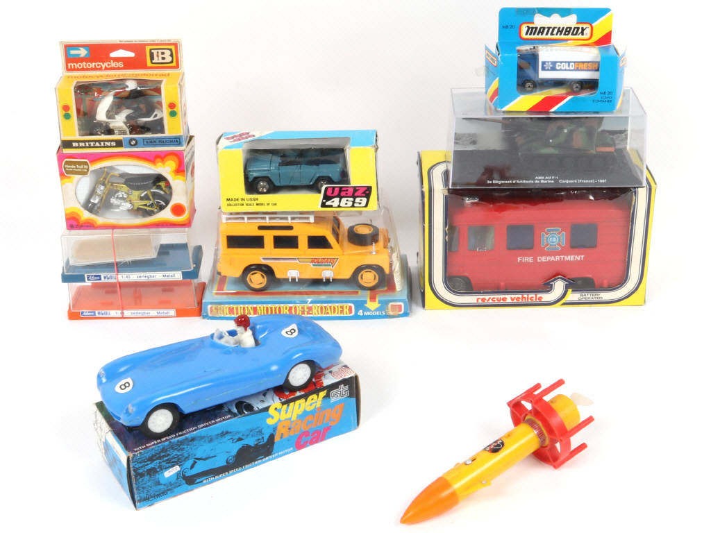 Lot 97 - DIVERS (9)