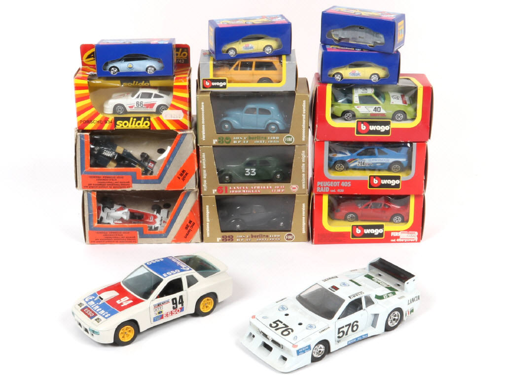 Lot 106 - DIVERS (16)