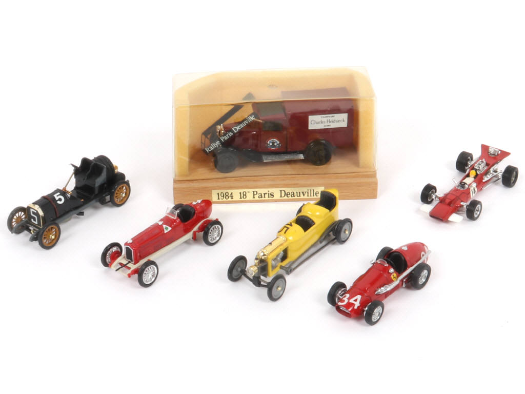 Lot 76 - DIVERS (6)
