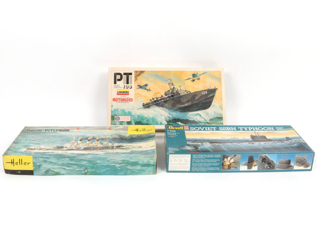 Lot 4 - DIVERS (3)