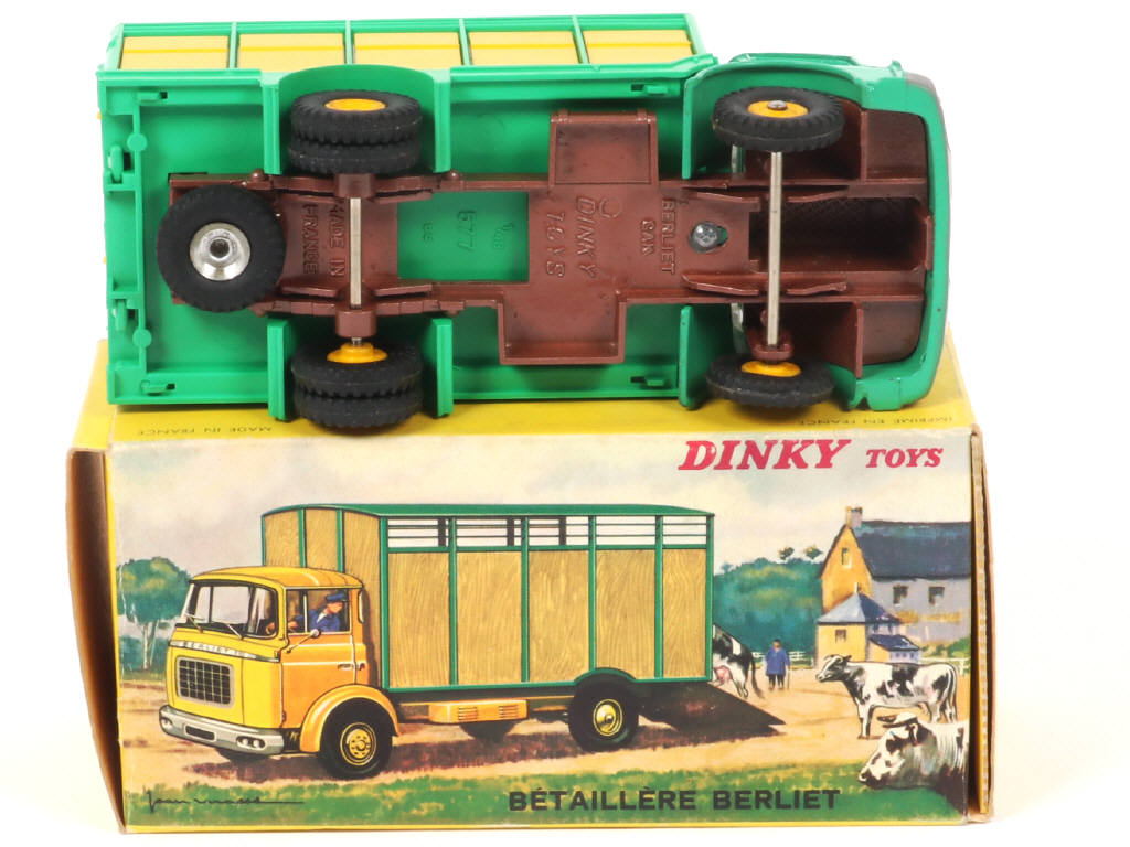 Lot 215 - DINKY TOYS (FRANCE) (1)