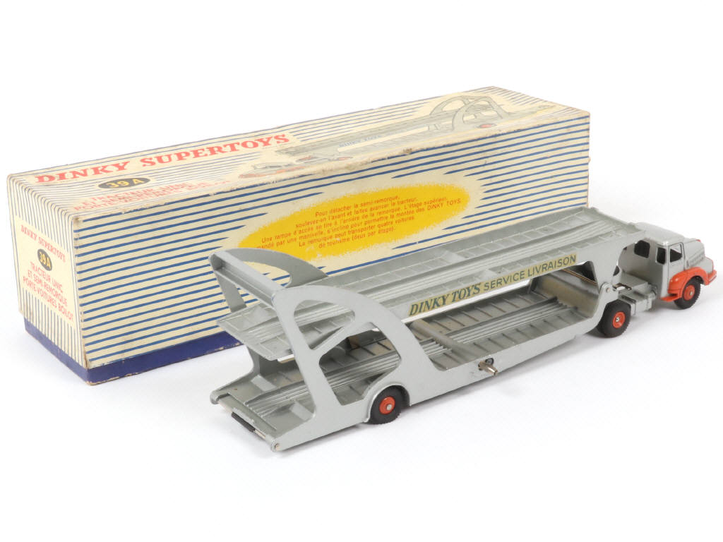 Lot 216 - DINKY TOYS (FRANCE) (1)