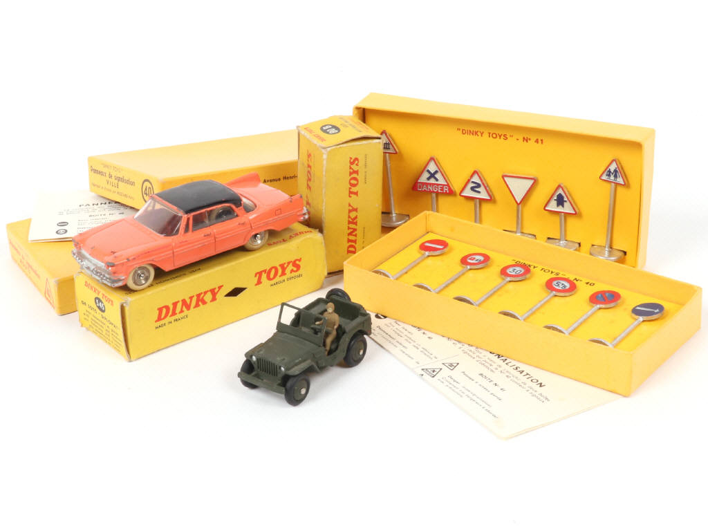 Lot 225 - DINKY TOYS (FRANCE) (4)