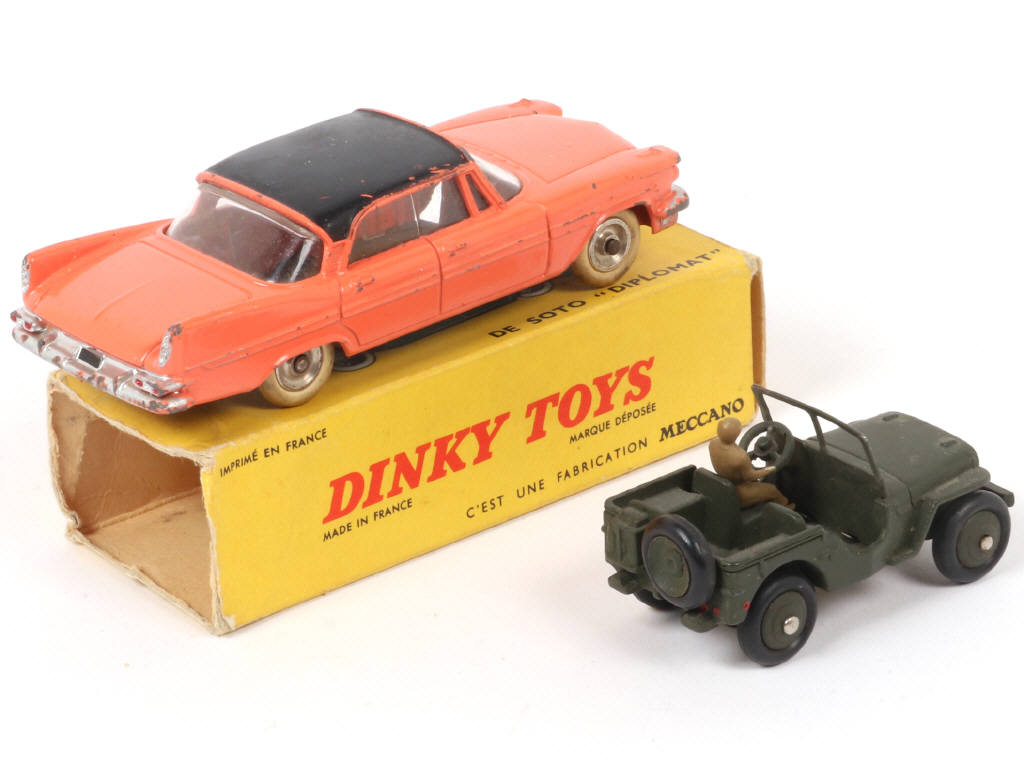 Lot 225 - DINKY TOYS (FRANCE) (4)