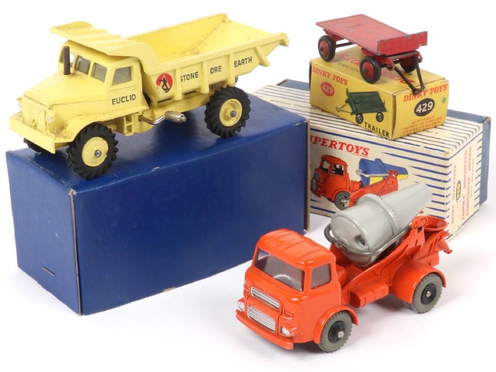 Lot 177 - DINKY TOYS (GB) (3)