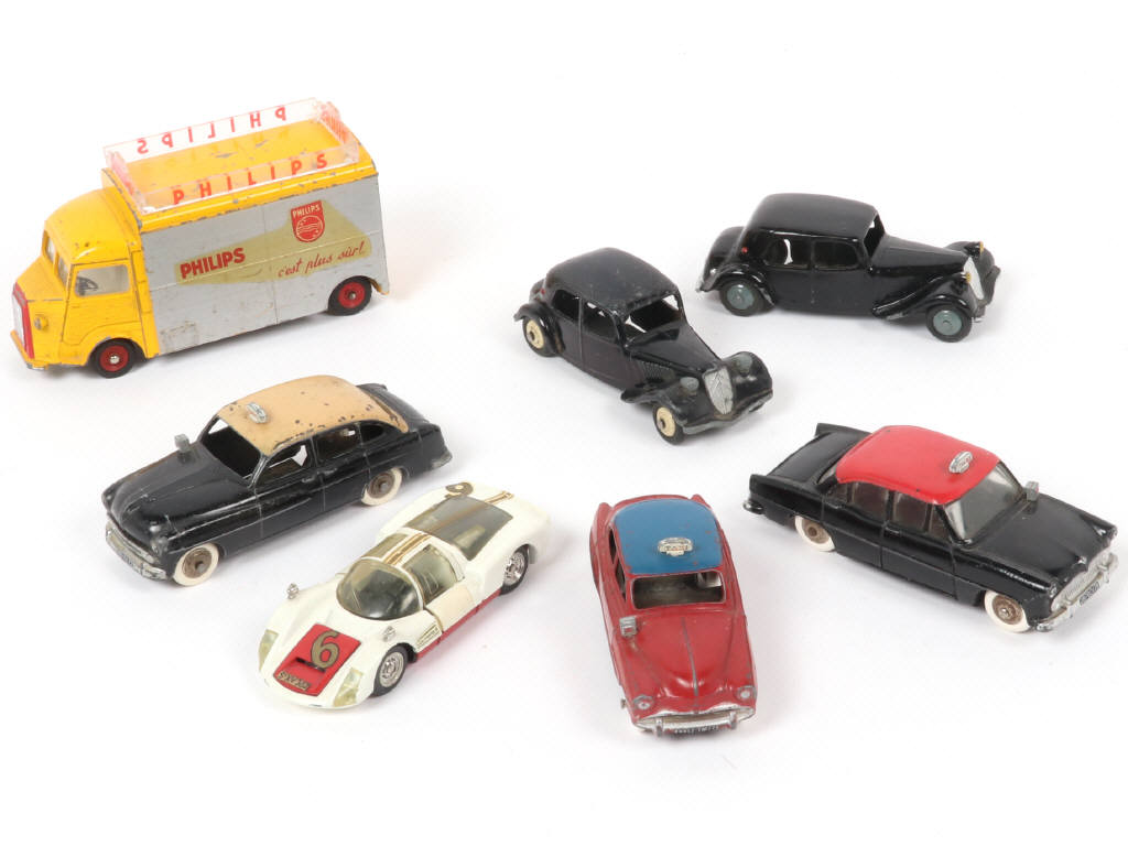 Lot 230 - DINKY TOYS (FRANCE) (7)