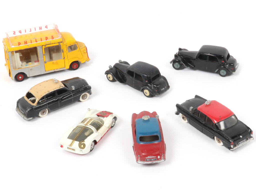 Lot 230 - DINKY TOYS (FRANCE) (7)