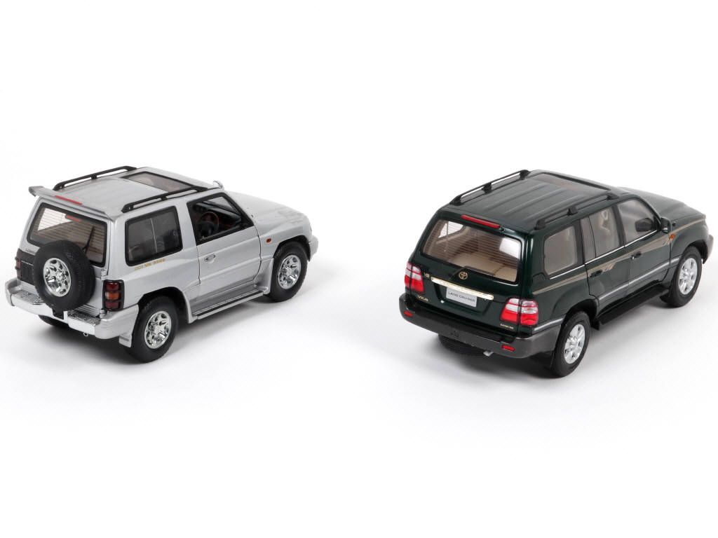 Lot 126 - DIVERS (2)