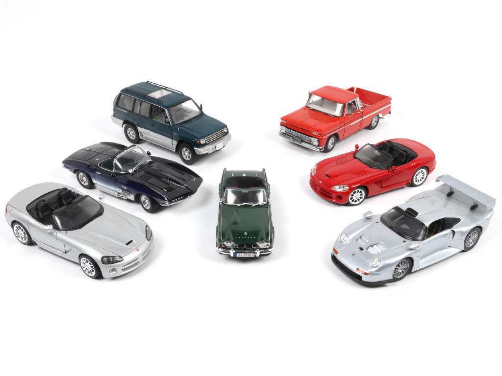 Lot 201 - DIVERS (7)