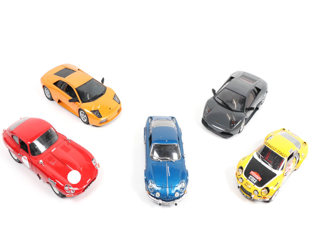 Lot 186 - DIVERS (5)