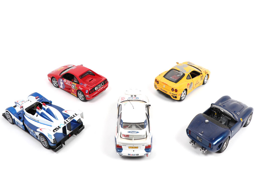 Lot 177 - DIVERS (5)