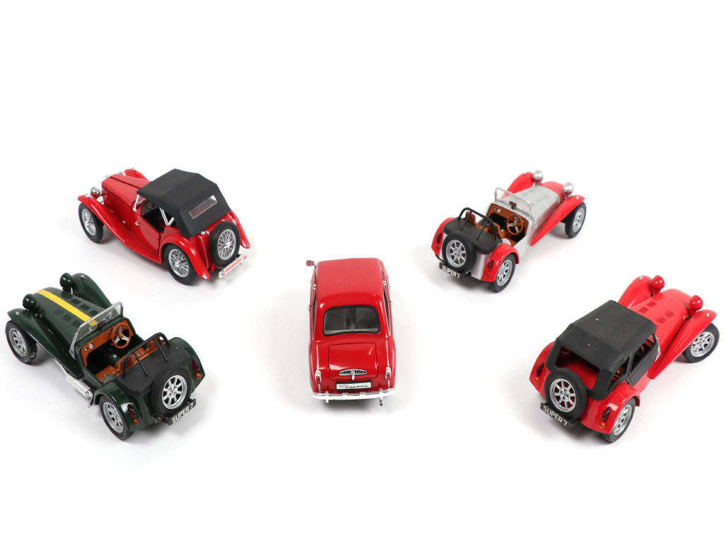 Lot 180 - DIVERS (5)