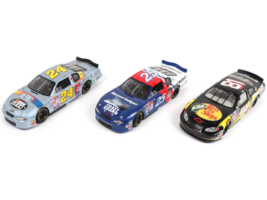 Lot 155 - DIVERS (3)