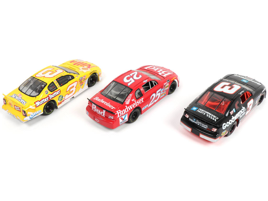 Lot 156 - DIVERS (3)