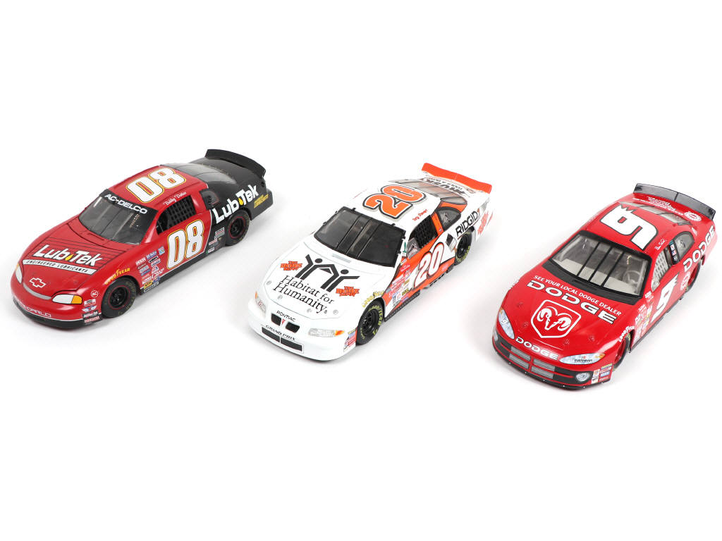 Lot 157 - DIVERS (3)