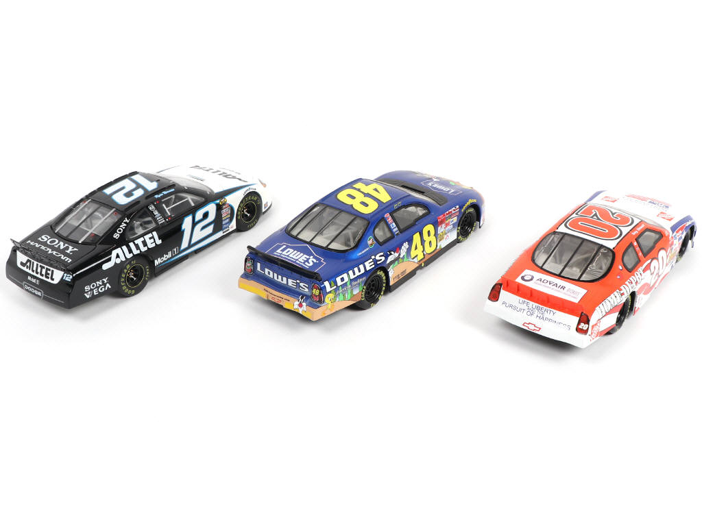 Lot 158 - DIVERS (3)